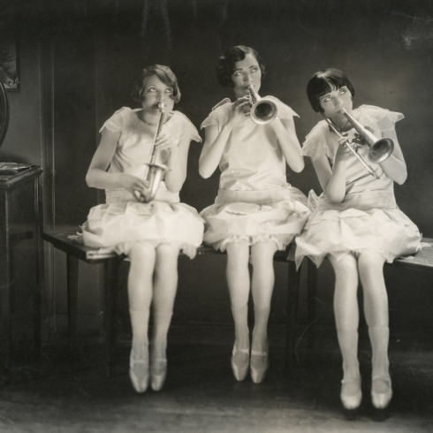 The Brox Sisters © 2021 James Abbe Archive