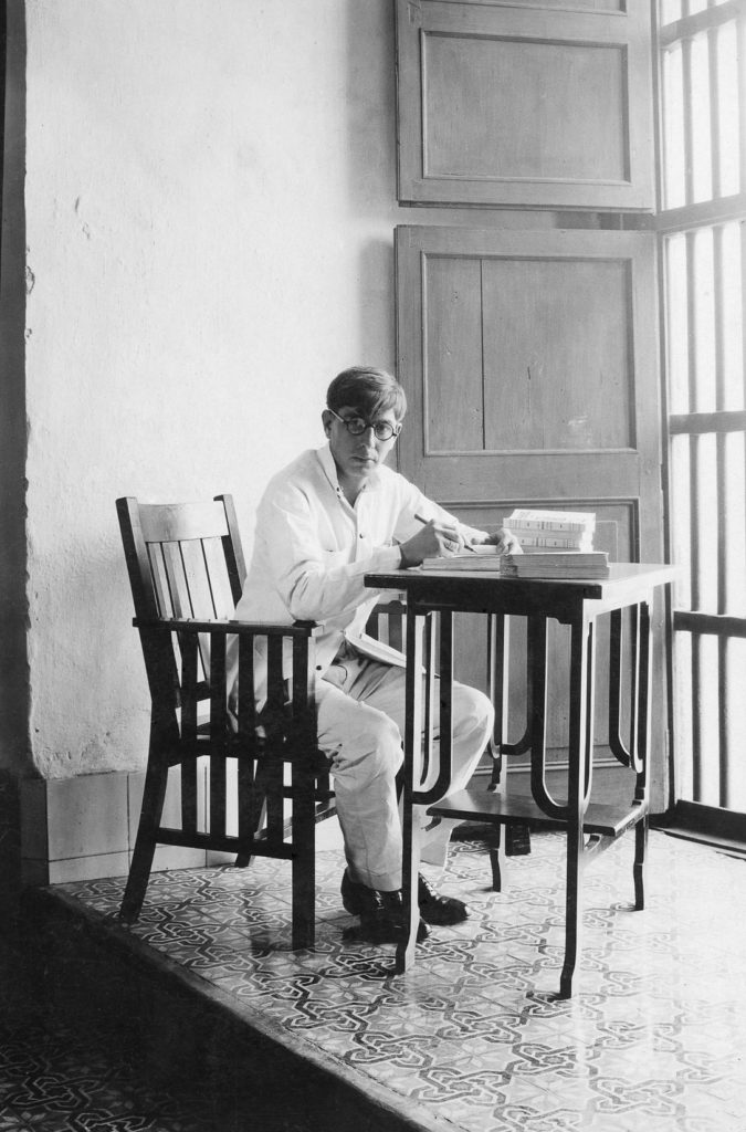 Cuban author Carlos Montenegro signs copies of his novel from a patio in Principé Prison, Havana, 1929. 