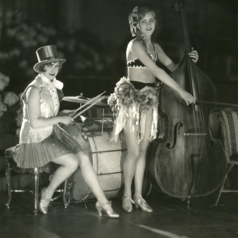 Phyllis Loft & Pansy Manners of the Zeigfield Follies in The Ambassadeurs, Paris © 2021 James Abbe Archive