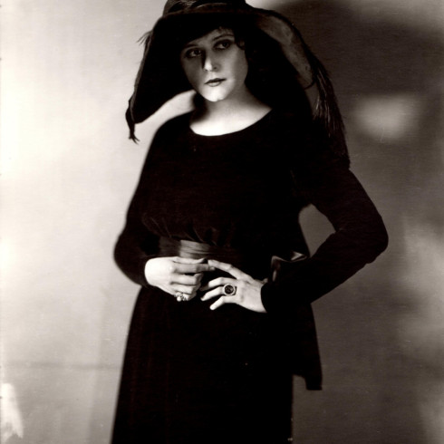 Theda Bara © 2021 James Abbe Archive